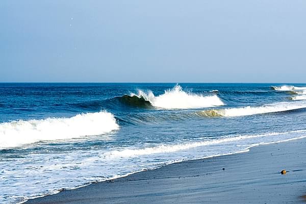 Waves breaking on the shore of beach on manchester-by-the-sea