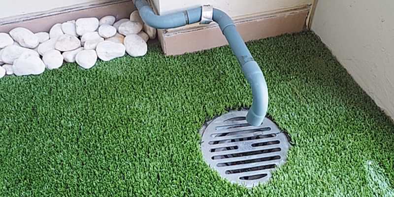 Outdoor drainpipe