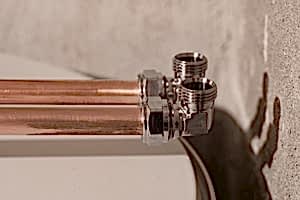 Copper pipe joints made of a different kind of metal